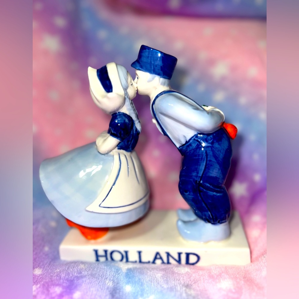 “Kisses from Holland” small colorful glossy statue home & graden decor 6”x6”